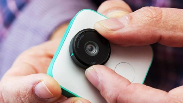 Google Clip: la fotocamera &egrave; in vendita a 250 dollari