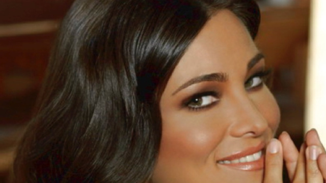 Manuela Arcuri fa scandalo con una foto