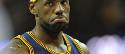 LeBron James obtiene otro triple-doble en la victoria de Cleveland