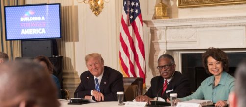 President meets up with bipartisans to discuss gun reforms, (Image via Shealah Craighead/Whitehouse.gov)