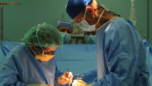 Chirurghi in azione all'ospedale di Portogruaro.