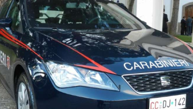 I carabinieri stanno tentando di fare arrendere l'appuntato