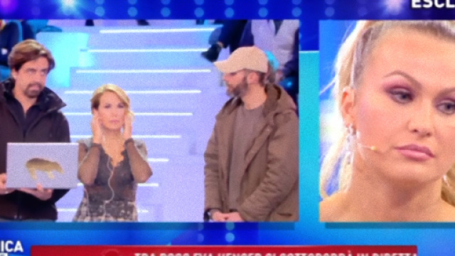 L'Isola dei Famosi: ecco cosa ha ascoltato Barbara D&rsquo;Urso sul caso canna gate.