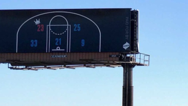 Un cartellone per invitare LeBron