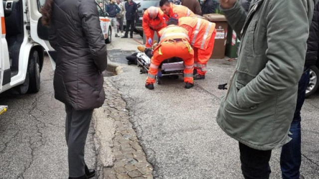 Macerata, spari in strada contro uomini di colore: sei feriti, due ... - mediaset.it
