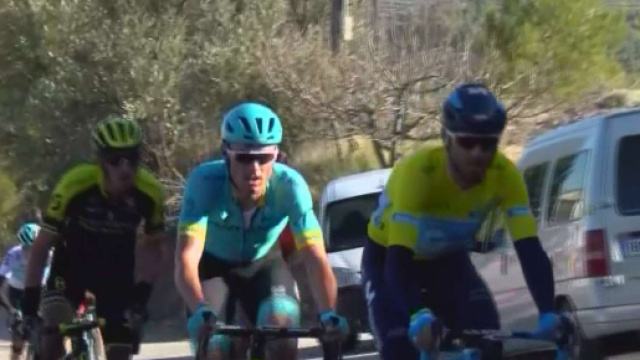 Valverde seguito da Sanchez sulla salita finale