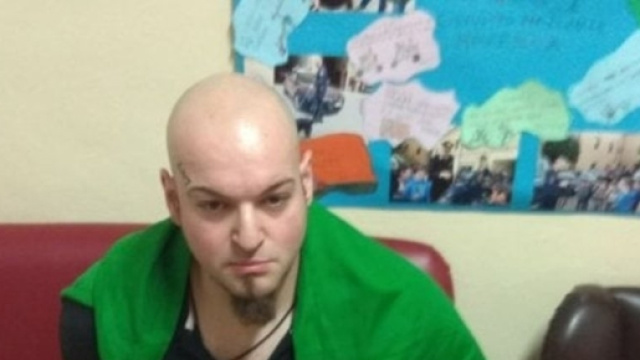 Luca Traini vicino all'estrema destra aveva in casa cimeli nazisti e una copia del Mein Kamf.