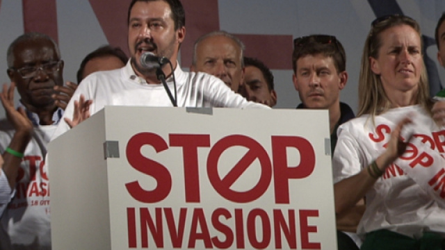 Stop invasione, Salvini: 'Fermate l'immigrazione o la fermiamo noi'