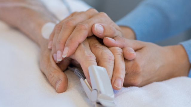 Accanimento terapeutico e cure palliative: la storia di Patrizia, che ha deciso di staccare la spina