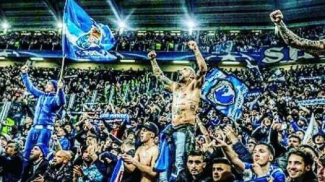 Les ultras du FC Porto en nombre au Juventus Stadium