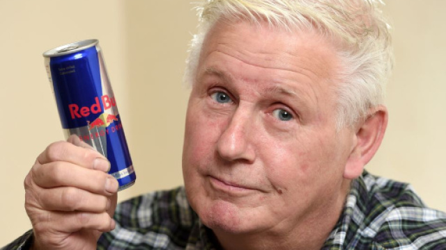 Sfiorare la morte dopo aver bevuto 25 lattine di Red Bull