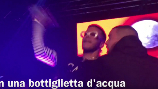 Un video che ritrae Sfera lanciare una bottiglia contro un fan sta facendo discutere
