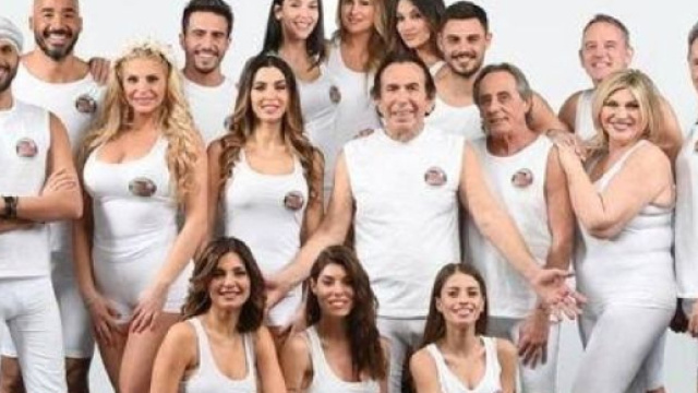 Denunciati due naufraghi dell'Isola dei Famosi