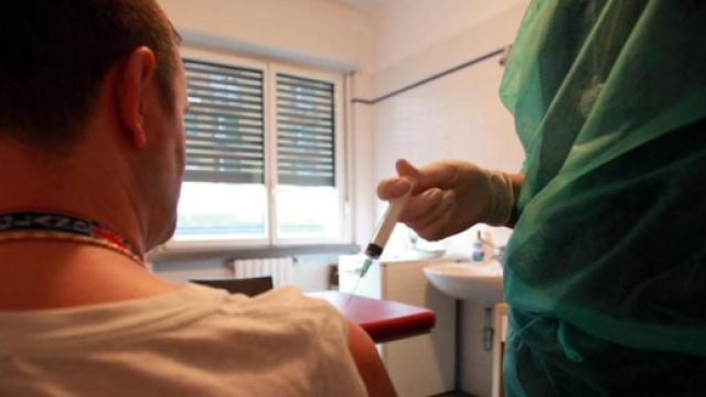 India, finto medico usava siringhe infette per curare i pazienti