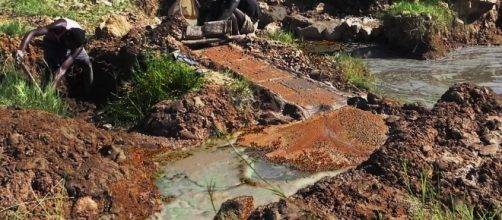 Artinsnal miners in old mining area of Zimbabwe. Image credit - author (own work) J Flowers
