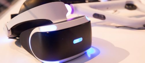 virtual reality technology (vr) (Image via geralt/Pixabay)