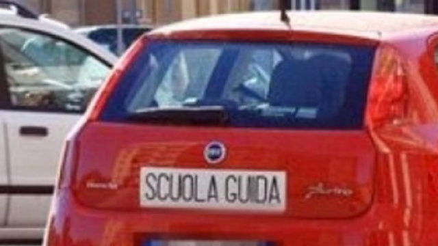 Brescia, bocciato all'esame di guida aggredisce esaminatore.