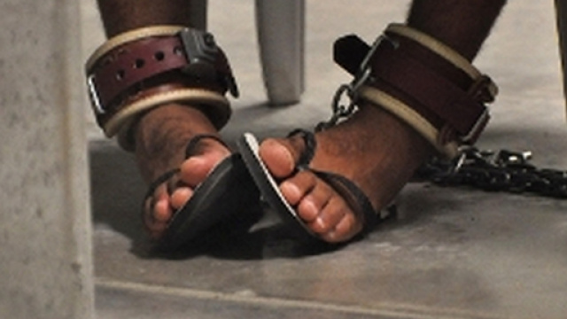 Incatenano figlio al letto: violenza nel napoletano