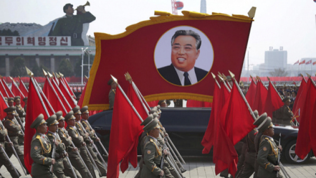 Le foto della minacciosa parata militare in Corea del Nord - Il Post - ilpost.it