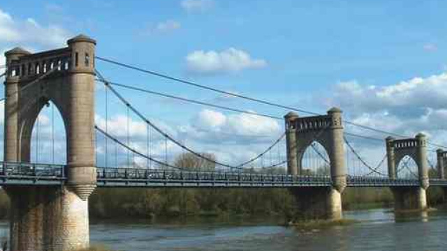 Pont de Langeais : Charl&egrave;ne et Beno&icirc;t de Secret Story 11 ont sauv&eacute; un jeune homme suicidaire.