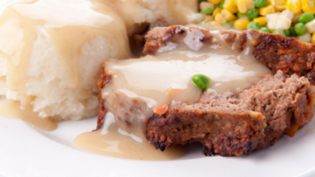 Polpettone ai w&uuml;rstel con ripieno a sorpresa