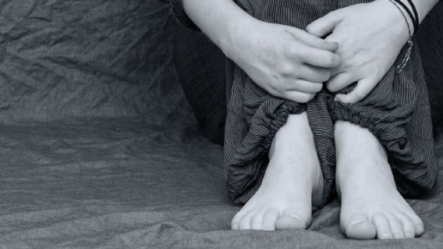 Ragazzo di 14 anni picchiato e ustionato dalla famiglia perch&eacute; gay