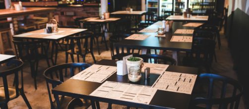 A restaurant server dishes some truth from their insider POV (photo via Pexels.com)