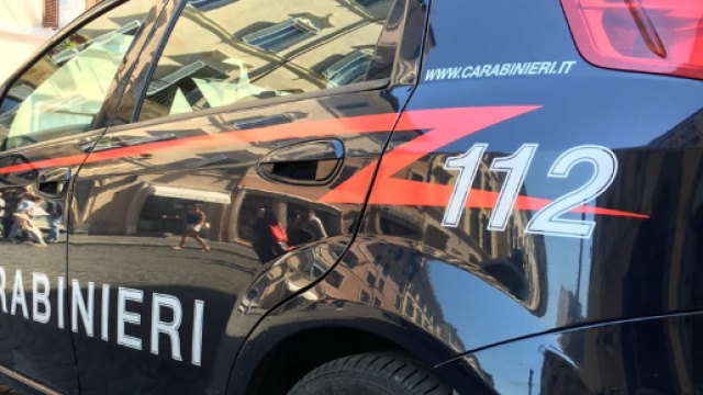 Carabinieri del 112 in azione con una volante