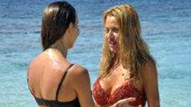 Isola dei Famosi: Valeria Marini pronta a tornare?