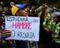 Estudiantes Venezolanos dejan las aulas, jóvenes emigran en busca de futuro