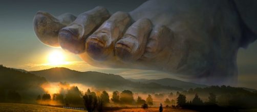 Should we really believe in God? [image source: kellepics/Pixabay]