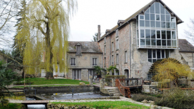Le Moulin de Dannemois, l'ancienne propri&eacute;t&eacute; de Claude Fran&ccedil;ois, se reconvertit en h&ocirc;tel