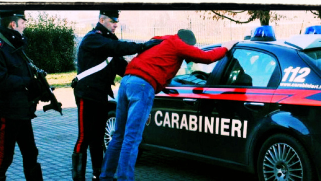 Soltanto l'intervento dei Carabinieri ha messo fine alla furia dei due.