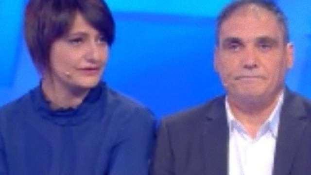 Tony apre la busta ma solo alla figlia Valeria.