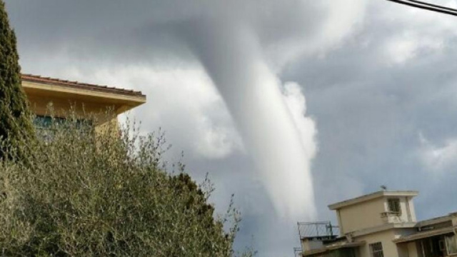 Violenta tromba d'aria nella zona del Casertano.