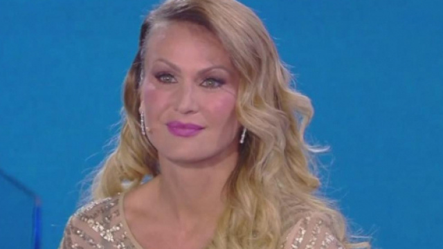 Gossip, Eva Henger denuncia: 'Non mi invitano pi&ugrave; in tv'.