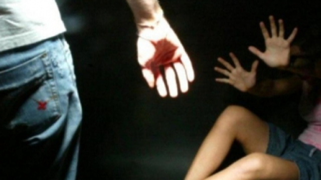 Napoli, padre abusava delle figlie minorenni: arrestato | ultimatv.it