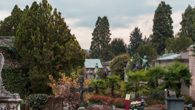 Torino: grigliate, truffe e furti di oro al cimitero