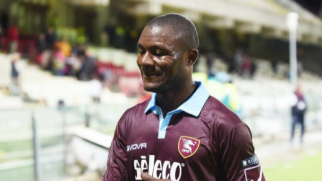 Il centrocampista della Salernitana Joseph Minala