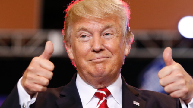 In alto, il presidente degli Stati Uniti, Donald Trump