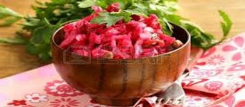 Ensalada rusa con jamon y aguacate