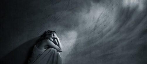 La depresi&oacute;n de alto funcionamiento puede manifestarse en su vida o en la vida de un ser querido de muchas maneras