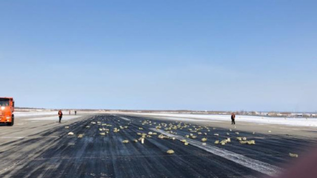 I lingotti d'oro ritrovati sulla pista di Yakutsk