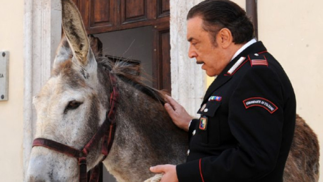 Nino Frassica nei panni di un carabiniere in Don Matteo 11.