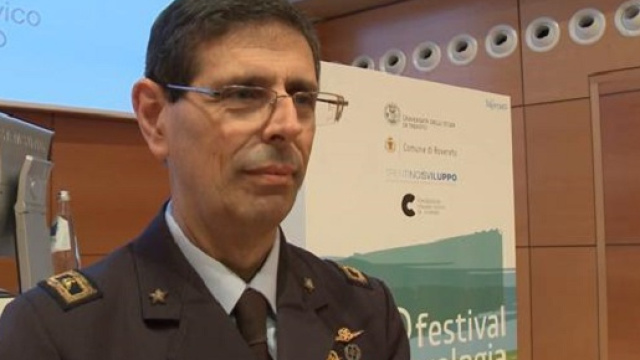 Il colonnello dell'Aeronautica militare sbugiarda i colleghi