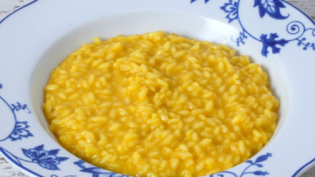 Un piatto di risotto alla milanese