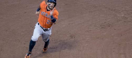 Jose Altuve running on the bases. - [Image via Flickr /keithallison]