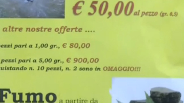 Il volantino con le offerte di droga distribuito tra i clienti dai pusher della famiglia 'Corolla'.