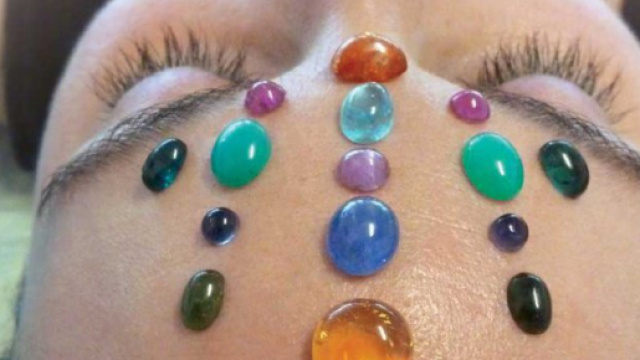 La cristallo terapia applicata per curare i mal di testa