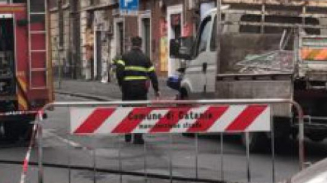 Comune di Catania - Un piano terra di una palazzina di via Sacchero &egrave; esploso per una fuga di gas